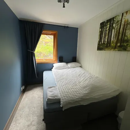 Dobbeltrom Pa Solsida, Fin Utsikt Fra Huset, Privat Bad Og Delt Kjokken Og Stua Sogndal