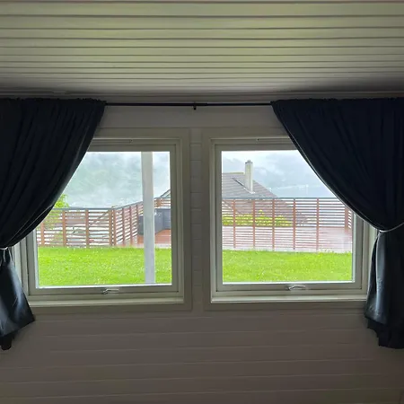 Dobbeltrom Pa Solsida, Fin Utsikt Fra Huset, Privat Bad Og Delt Kjokken Og Stua Sogndal