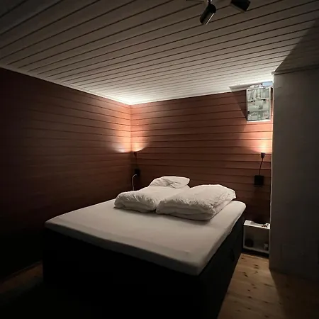 Privatunterkunft Dobbeltrom Pa Solsida, Fin Utsikt Fra Huset, Privat Bad Og Delt Kjokken Og Stua