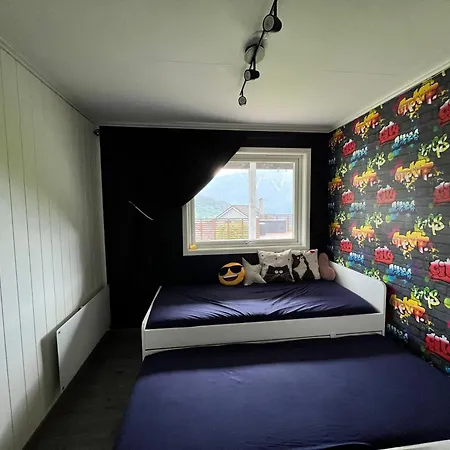 Dobbeltrom Pa Solsida, Fin Utsikt Fra Huset, Privat Bad Og Delt Kjokken Og Stua *