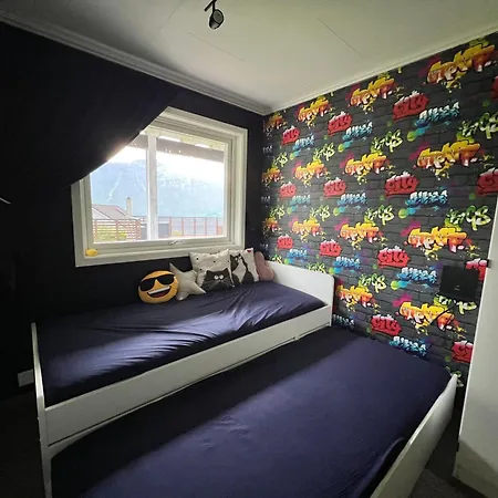 Dobbeltrom Pa Solsida, Fin Utsikt Fra Huset, Privat Bad Og Delt Kjokken Og Stua