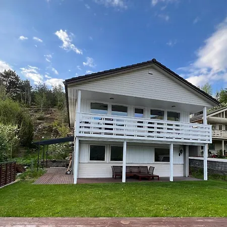 Dobbeltrom Pa Solsida, Fin Utsikt Fra Huset, Privat Bad Og Delt Kjokken Og Stua Rum i privatbostad *