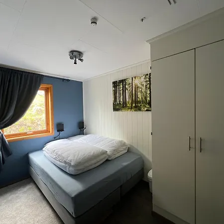 Dobbeltrom Pa Solsida, Fin Utsikt Fra Huset, Privat Bad Og Delt Kjokken Og Stua *