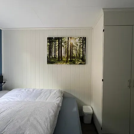 Dobbeltrom Pa Solsida, Fin Utsikt Fra Huset, Privat Bad Og Delt Kjokken Og Stua