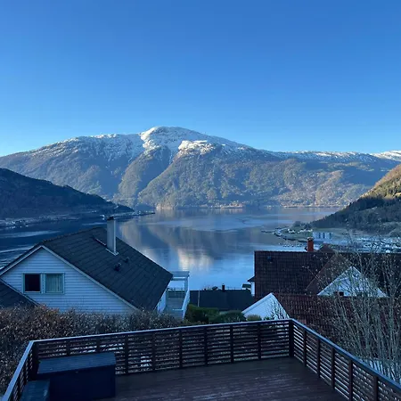 Dobbeltrom Pa Solsida, Fin Utsikt Fra Huset, Privat Bad Og Delt Kjokken Og Stua *