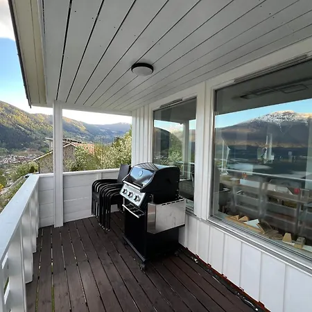 Dobbeltrom Pa Solsida, Fin Utsikt Fra Huset, Privat Bad Og Delt Kjokken Og Stua *